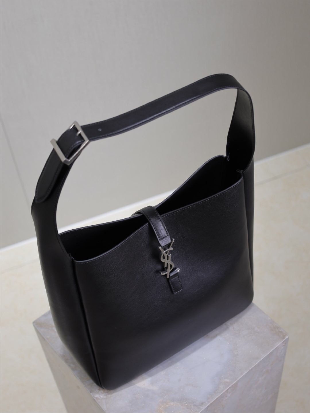 112 YSL 753837