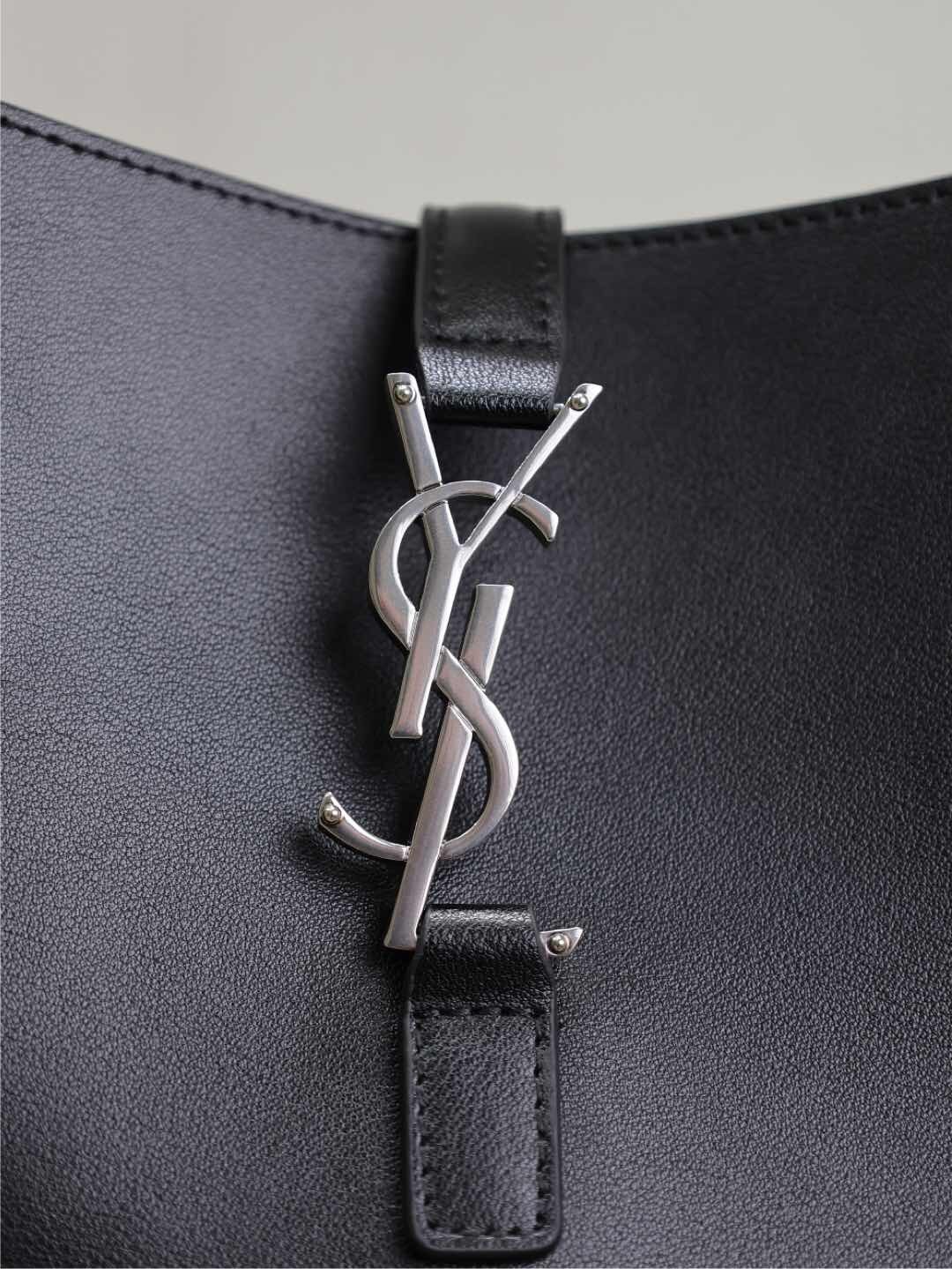112 YSL 753837