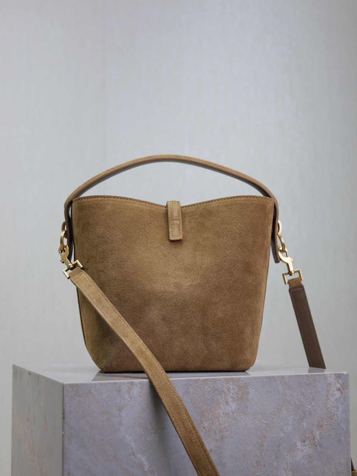 111 YSL 749036