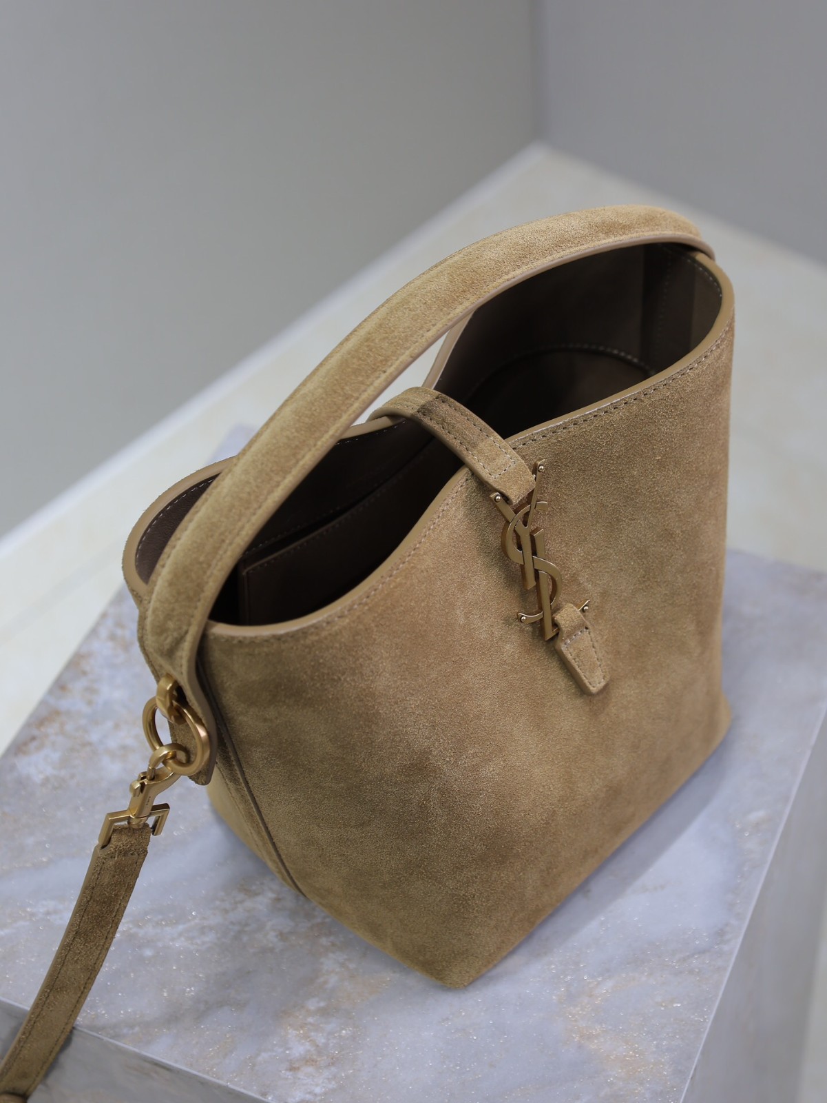 111 YSL 749036