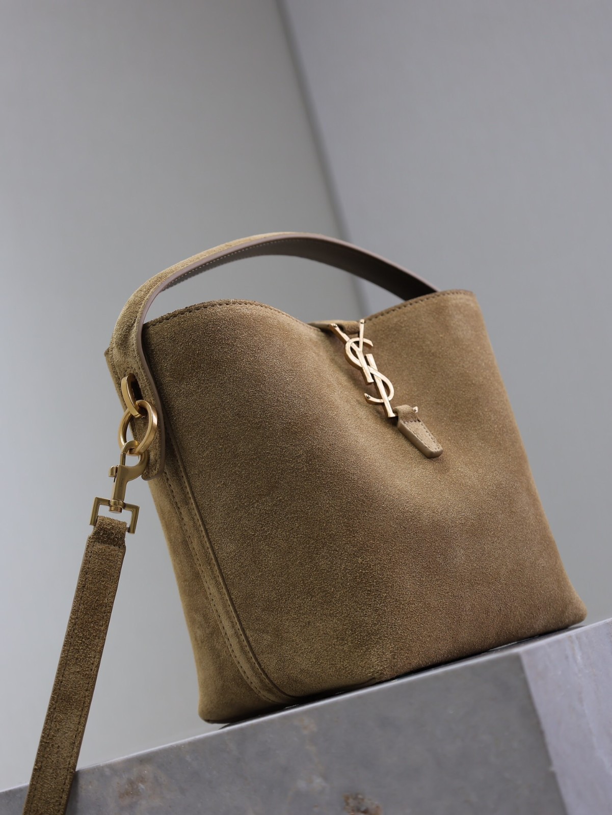 111 YSL 749036