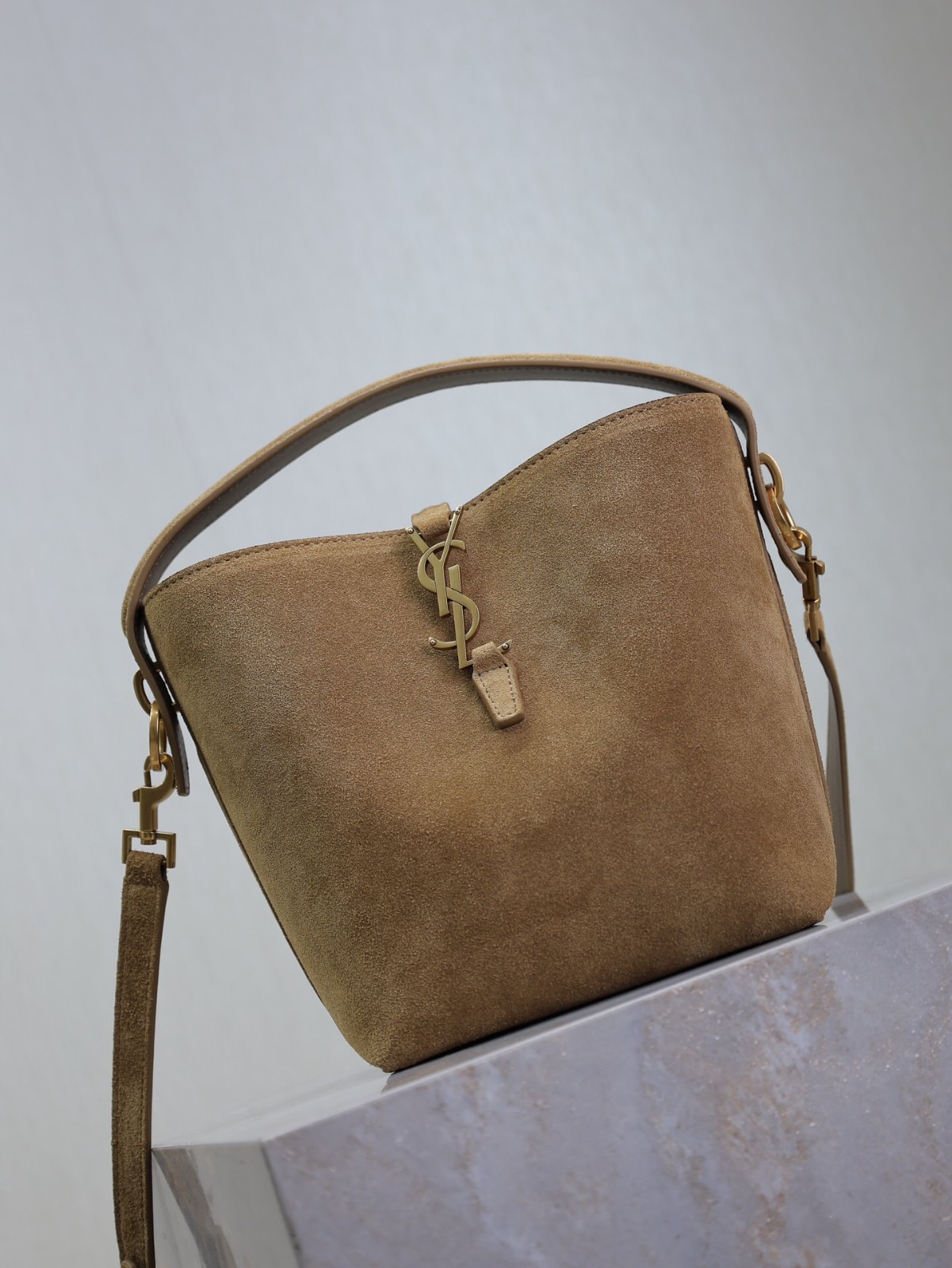 111 YSL 749036
