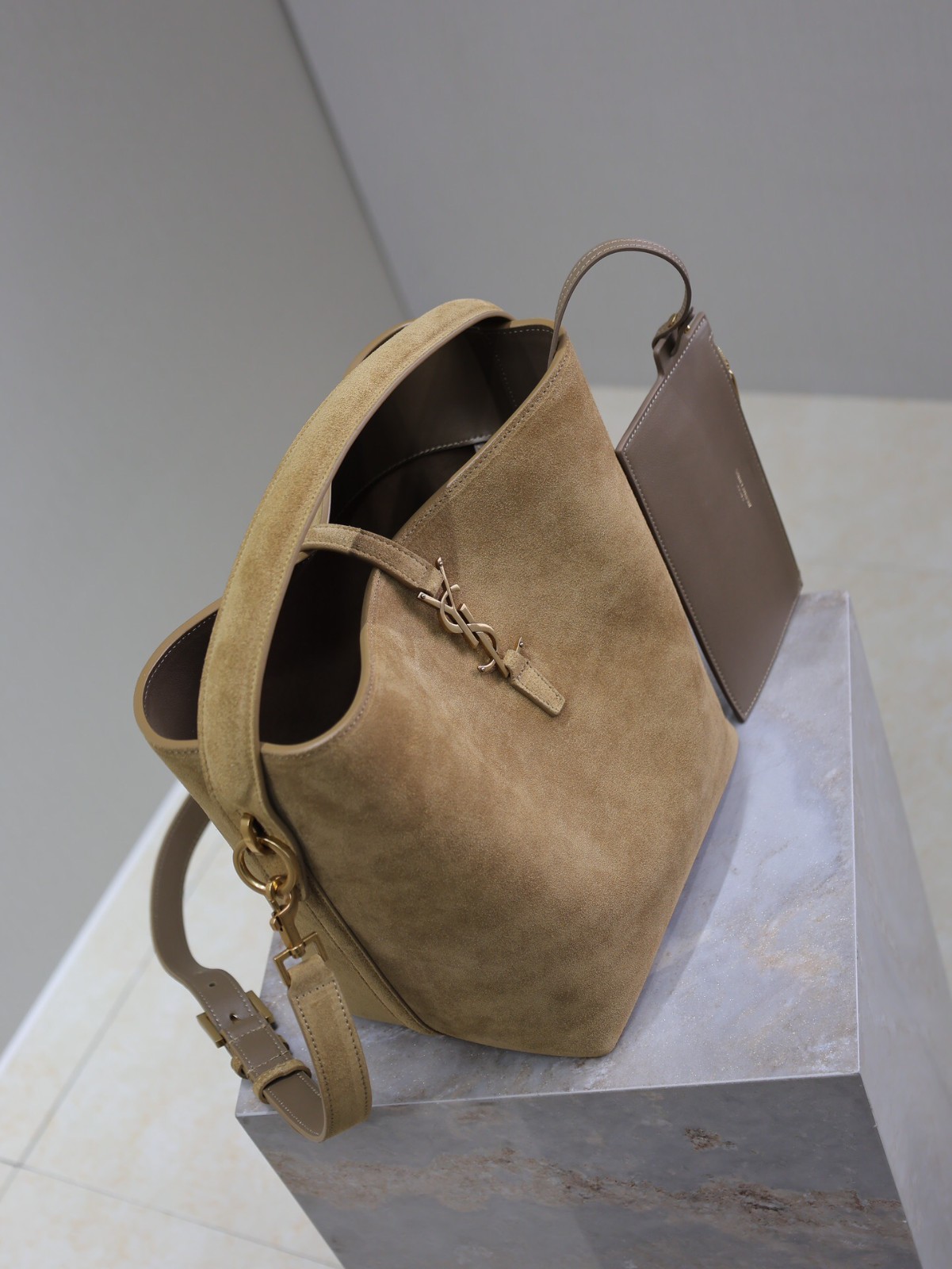 110 YSL 742828