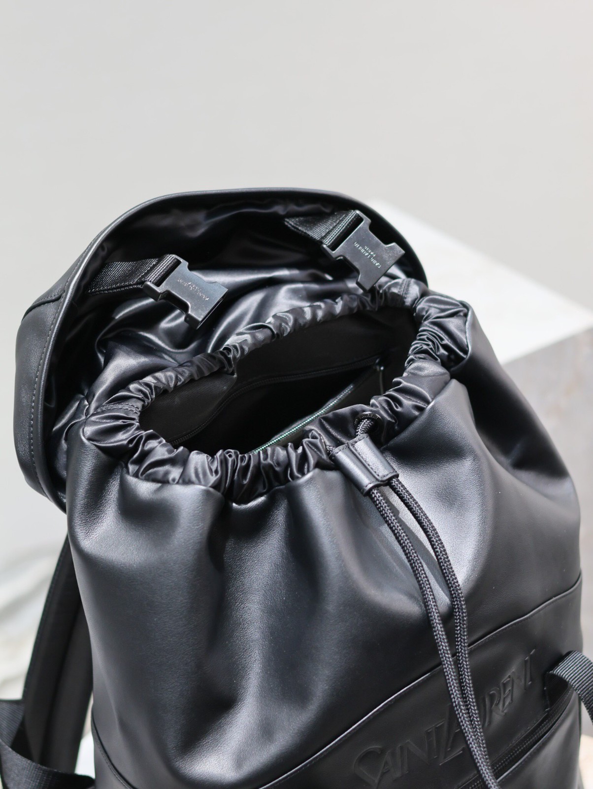 051 YSL 765285