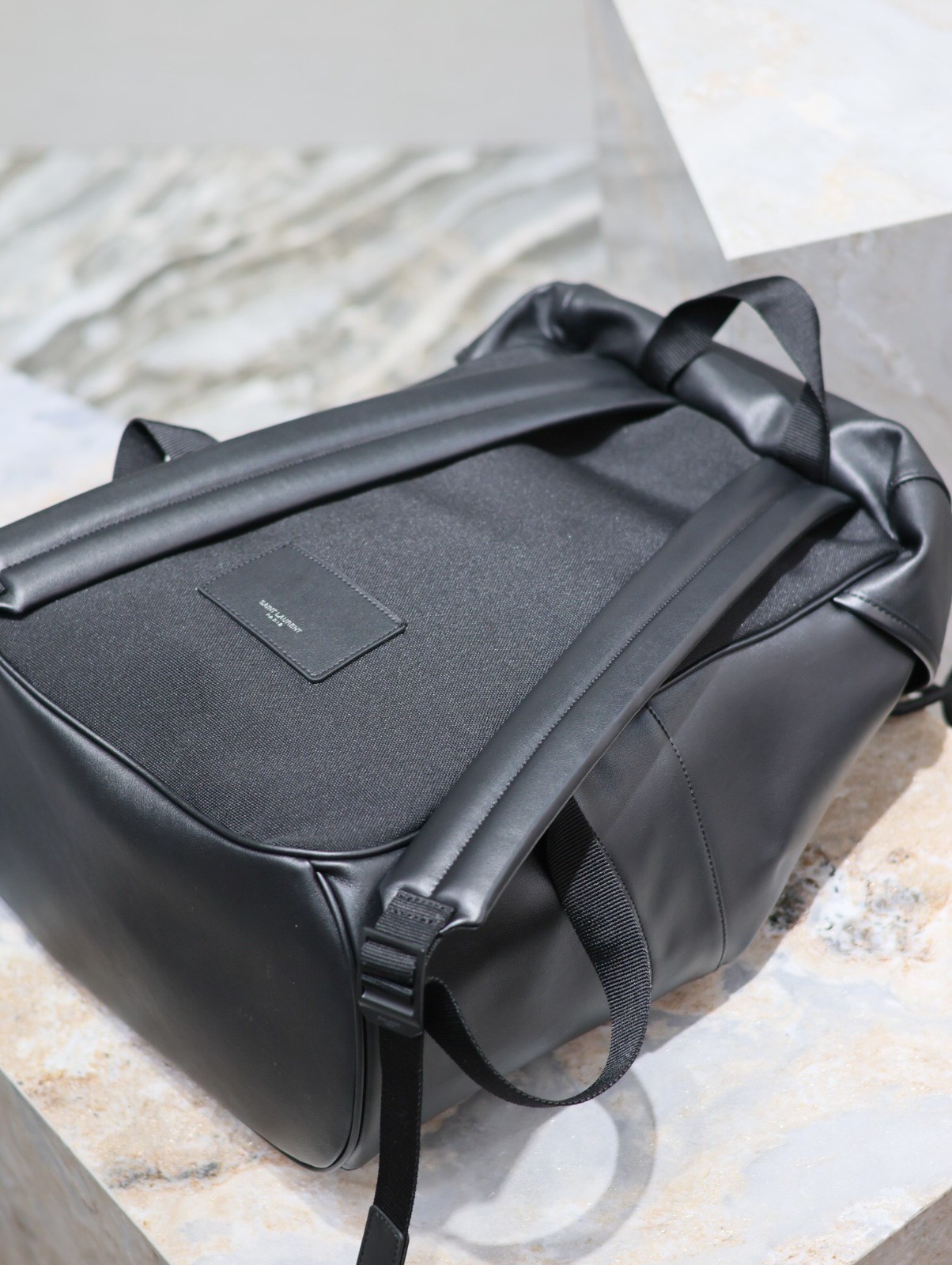 051 YSL 765285