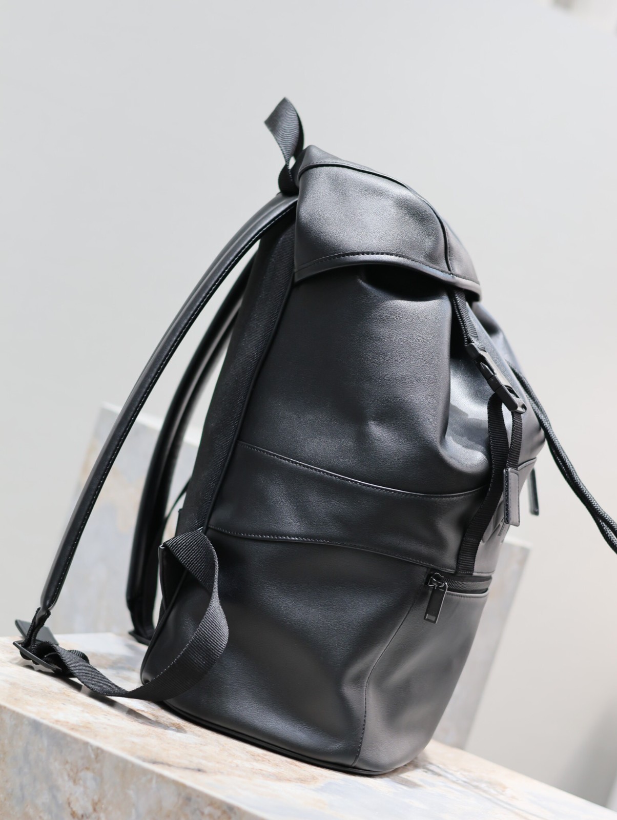 051 YSL 765285