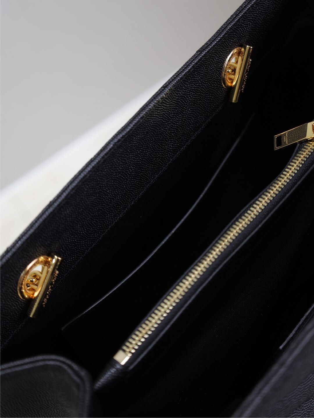 033 YSL 668900