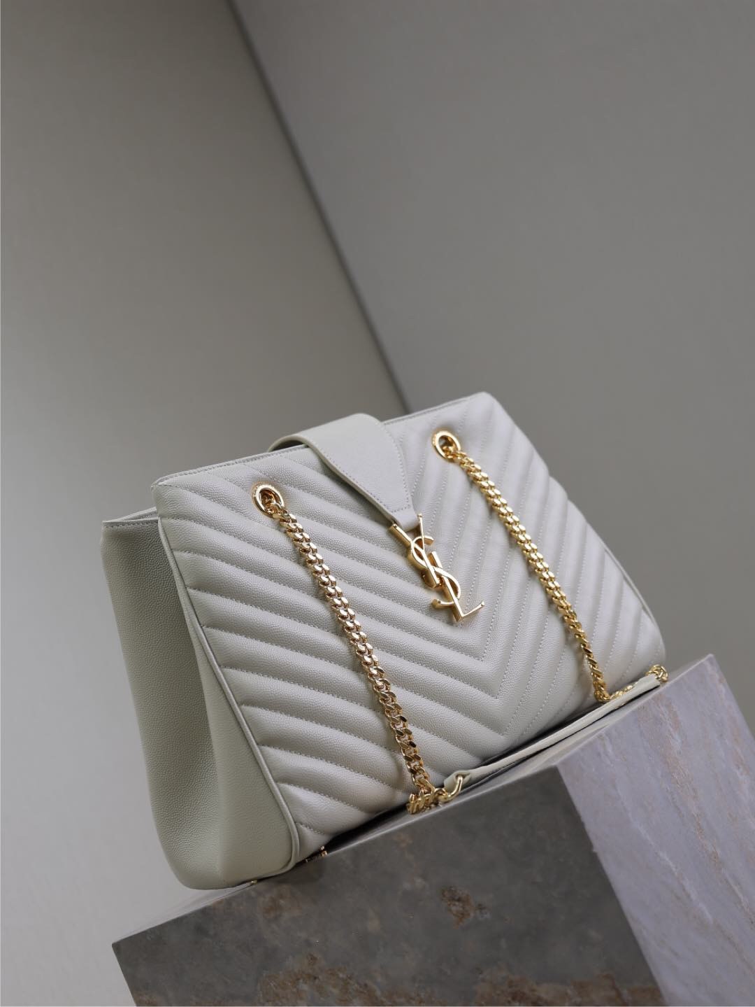 032 YSL 668900