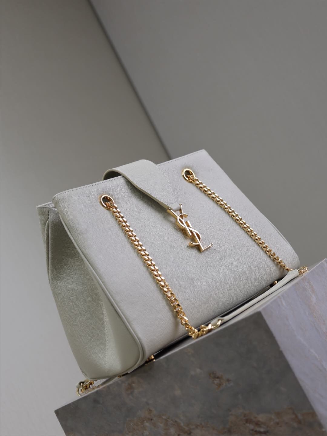 031 YSL 668900