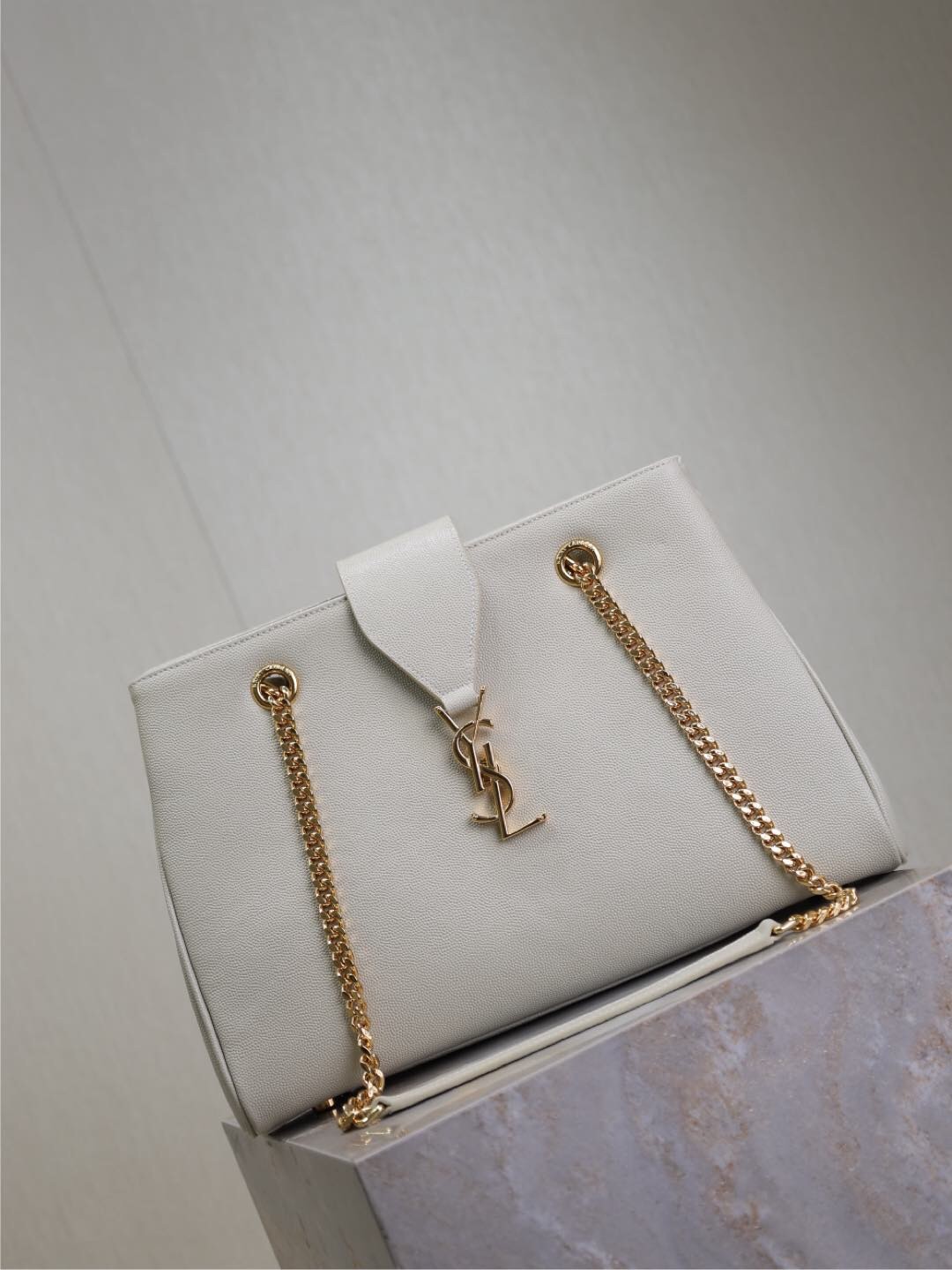 031 YSL 668900
