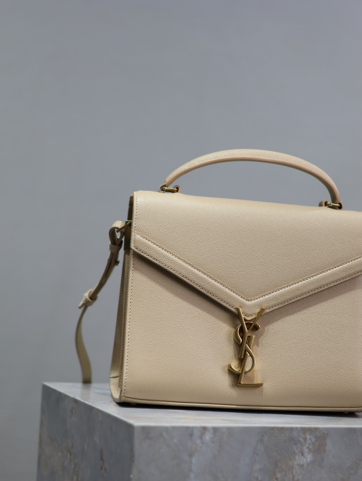 022 YSL 578000