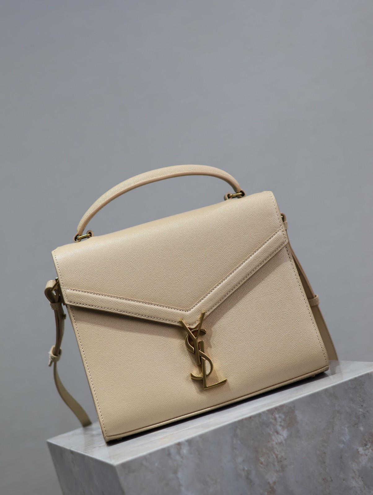 022 YSL 578000