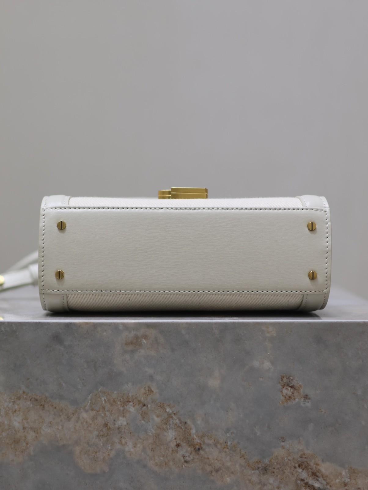017 YSL 602716