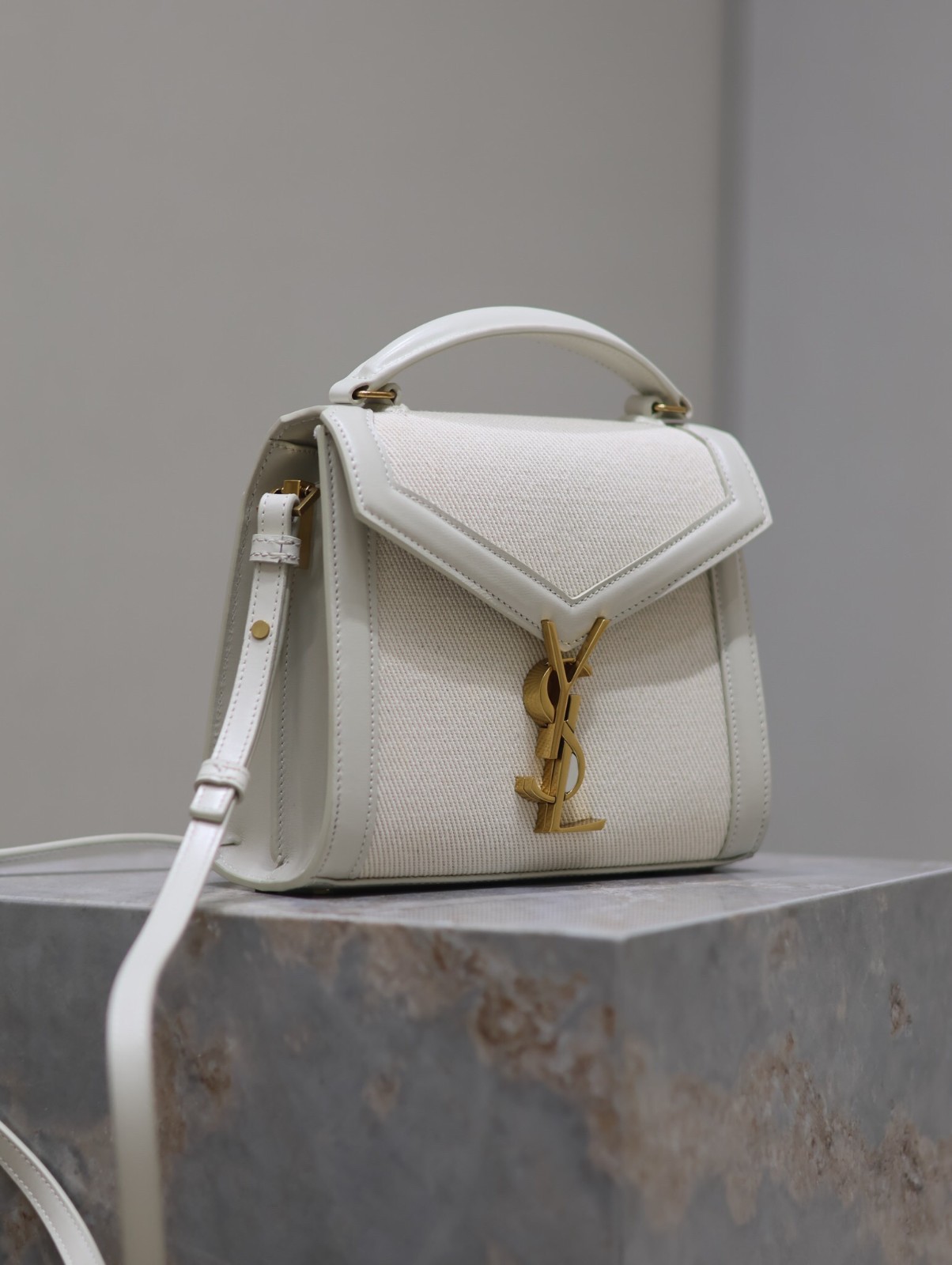 017 YSL 602716