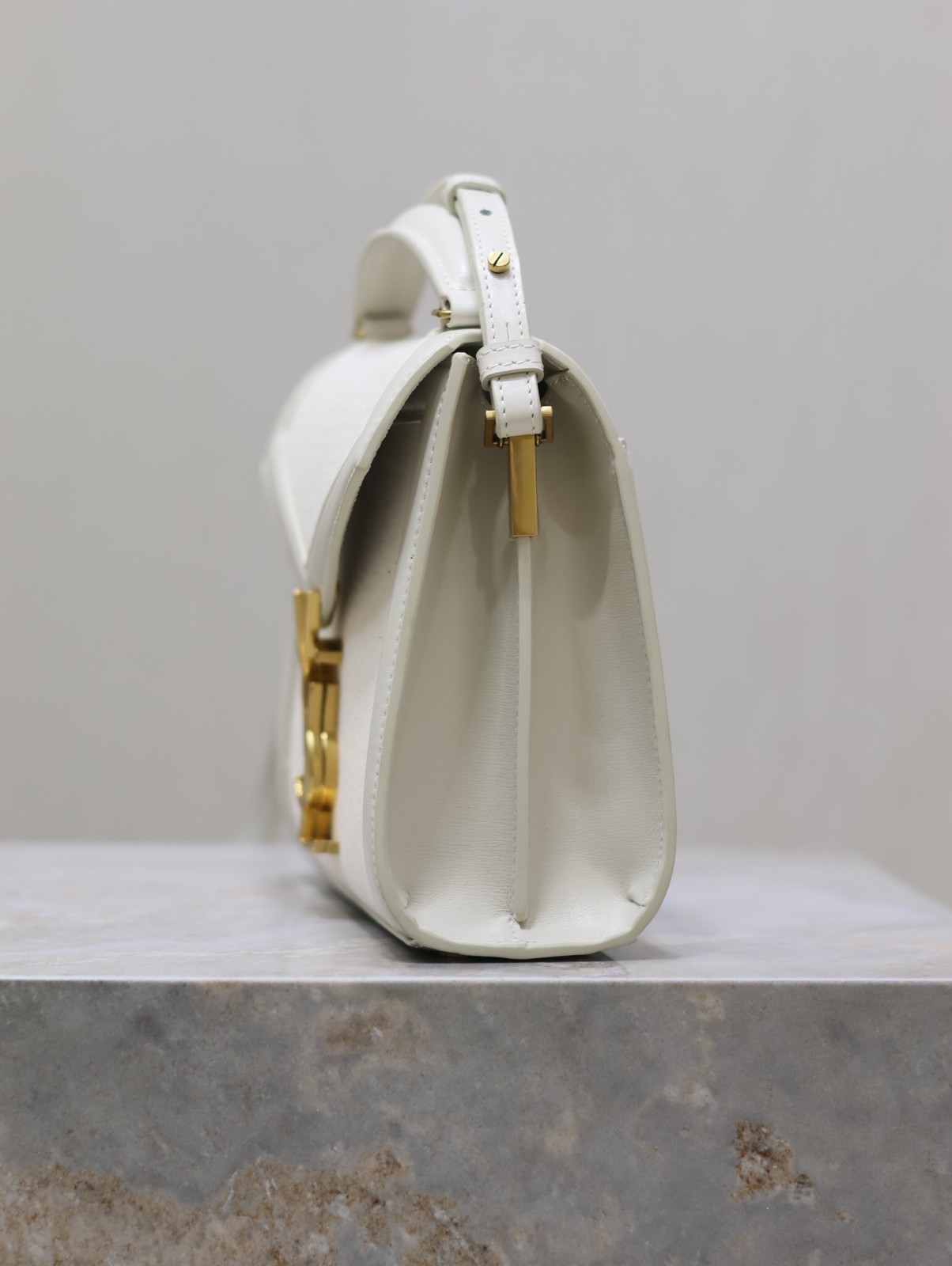 017 YSL 602716