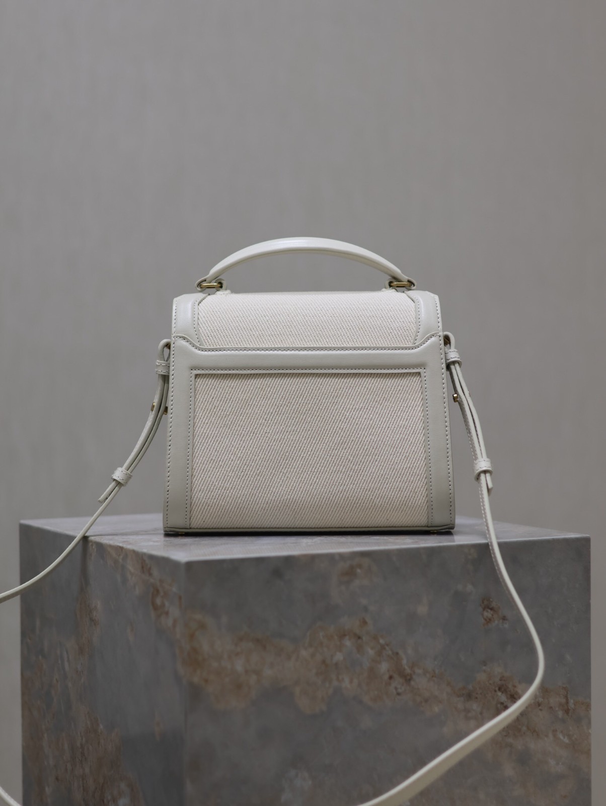 017 YSL 602716