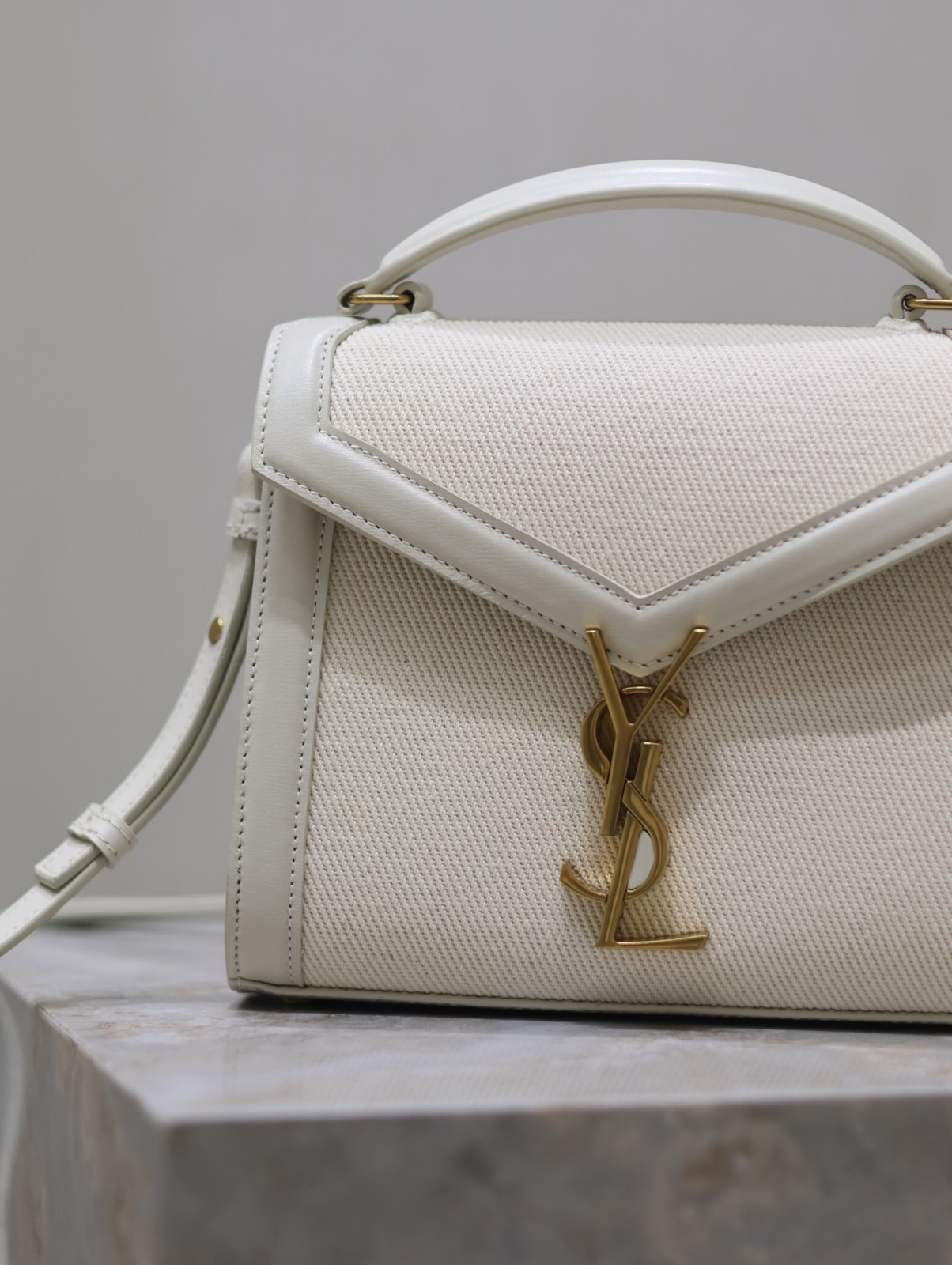 017 YSL 602716