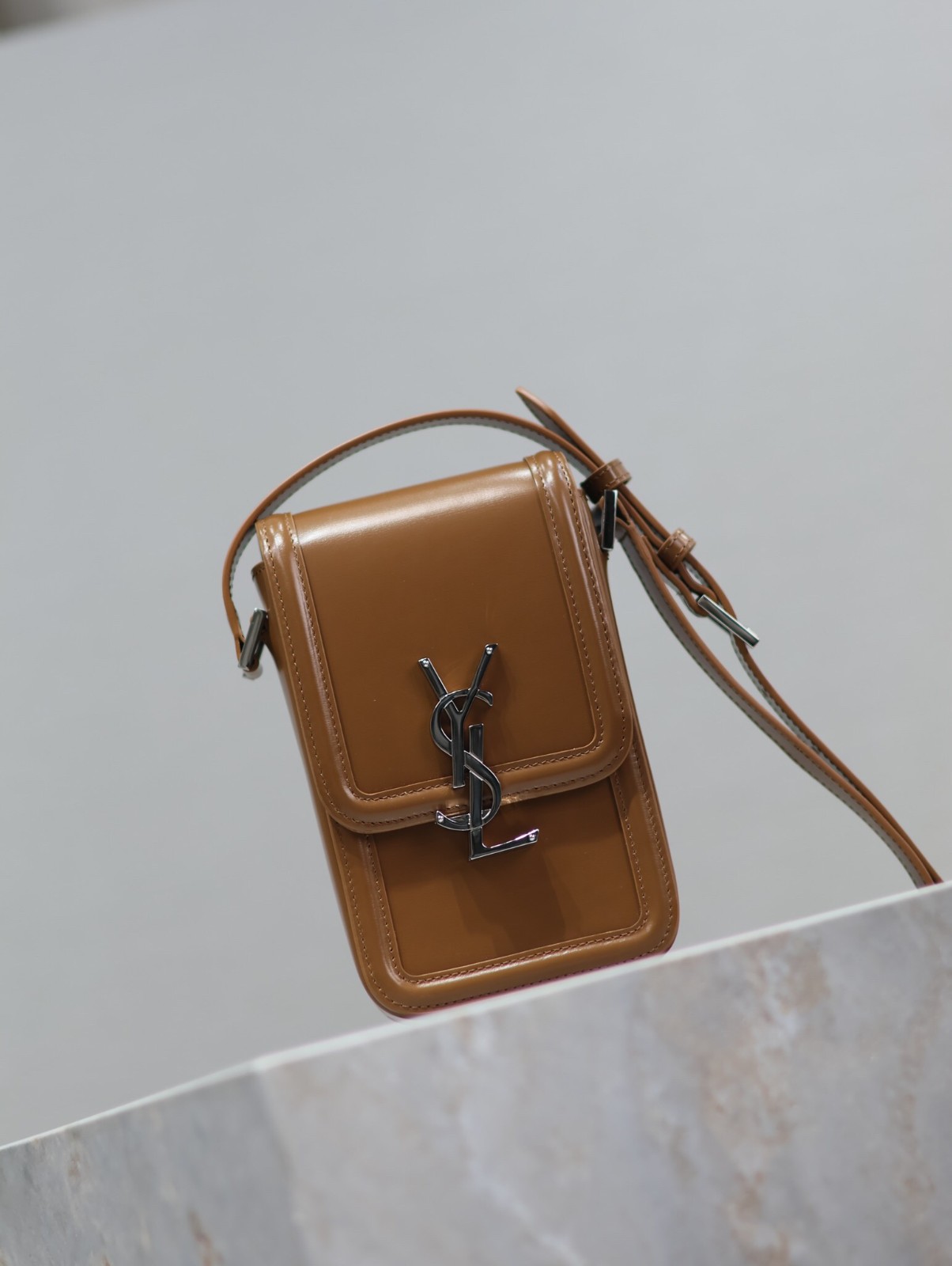 015 YSL 753963