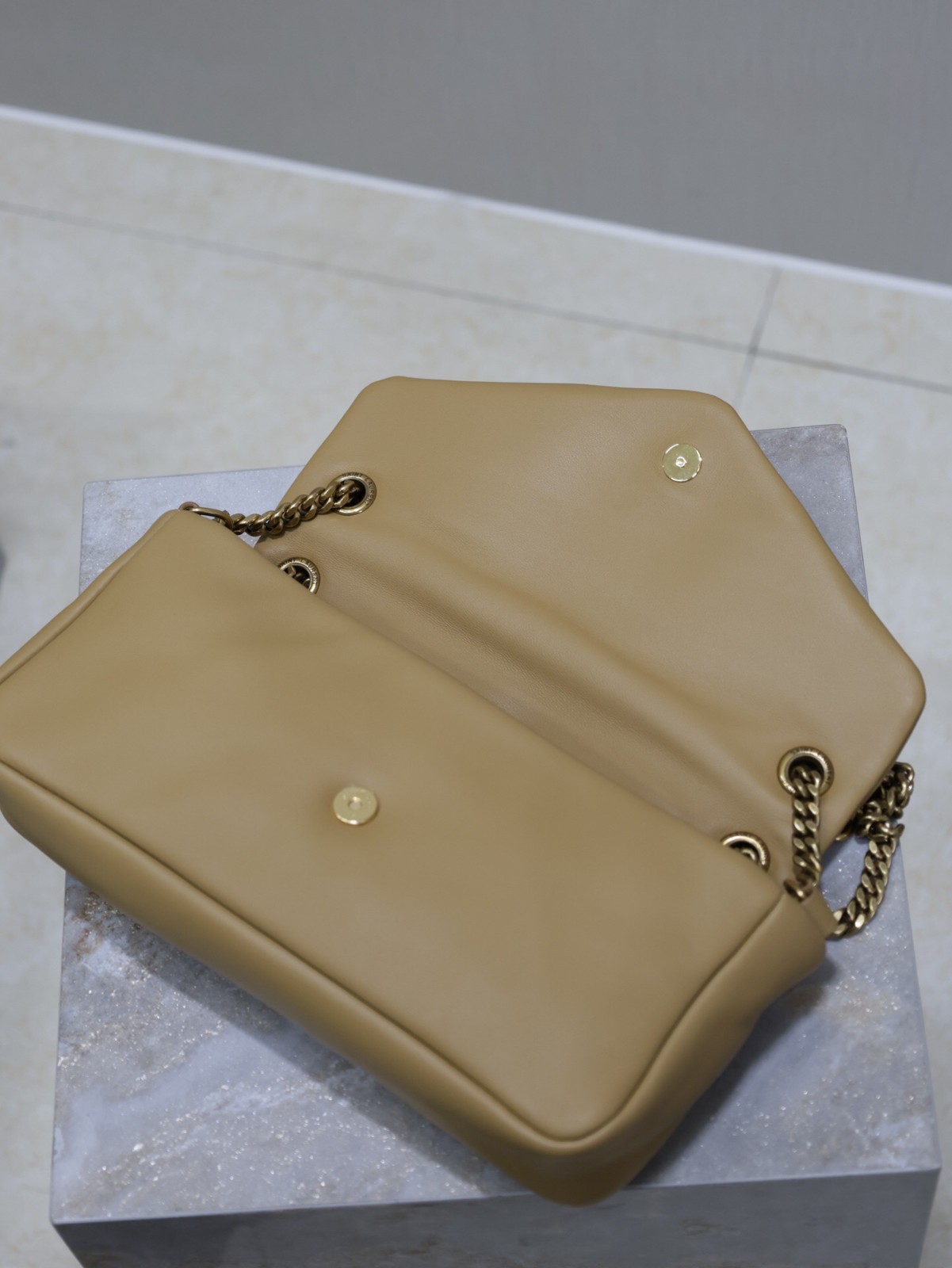 008 YSL 734153