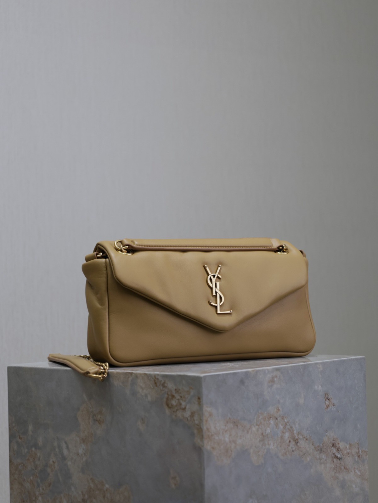 008 YSL 734153