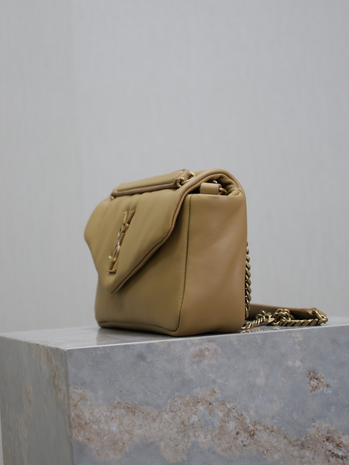 008 YSL 734153