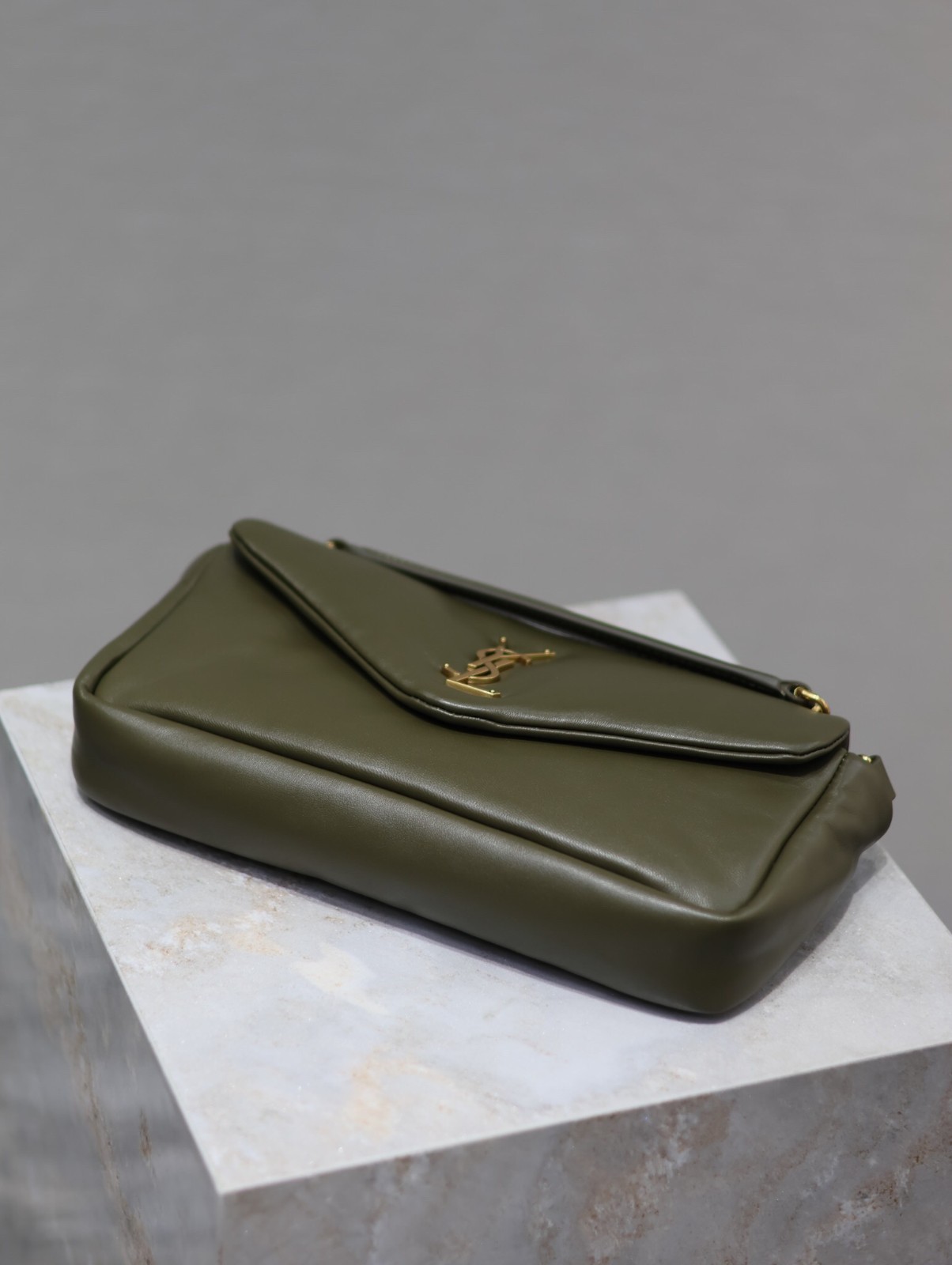 007 YSL 734153