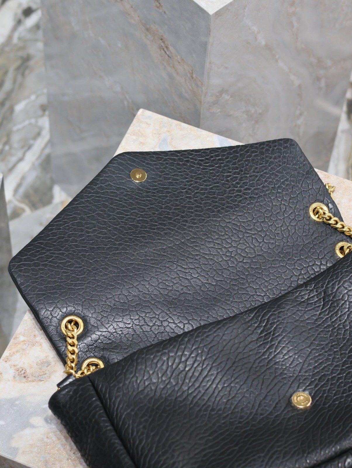 005 YSL 777399