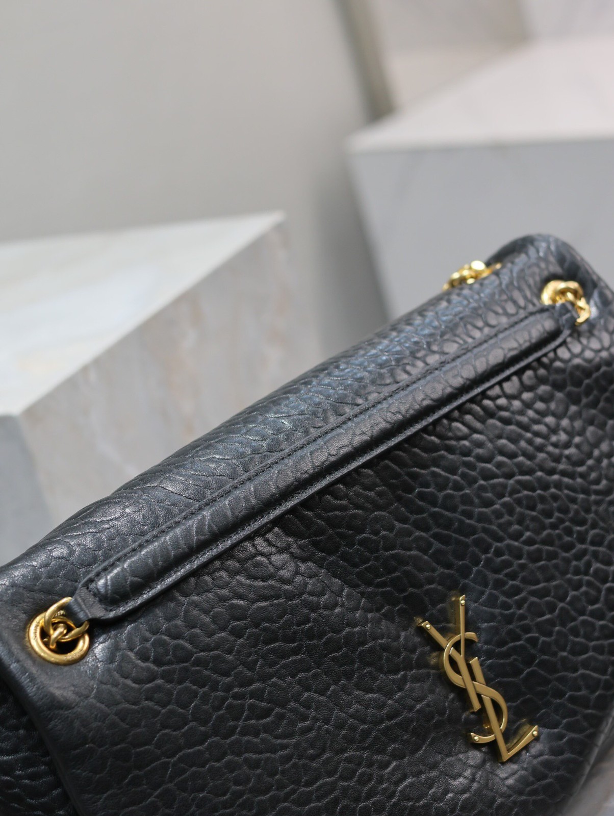 005 YSL 777399