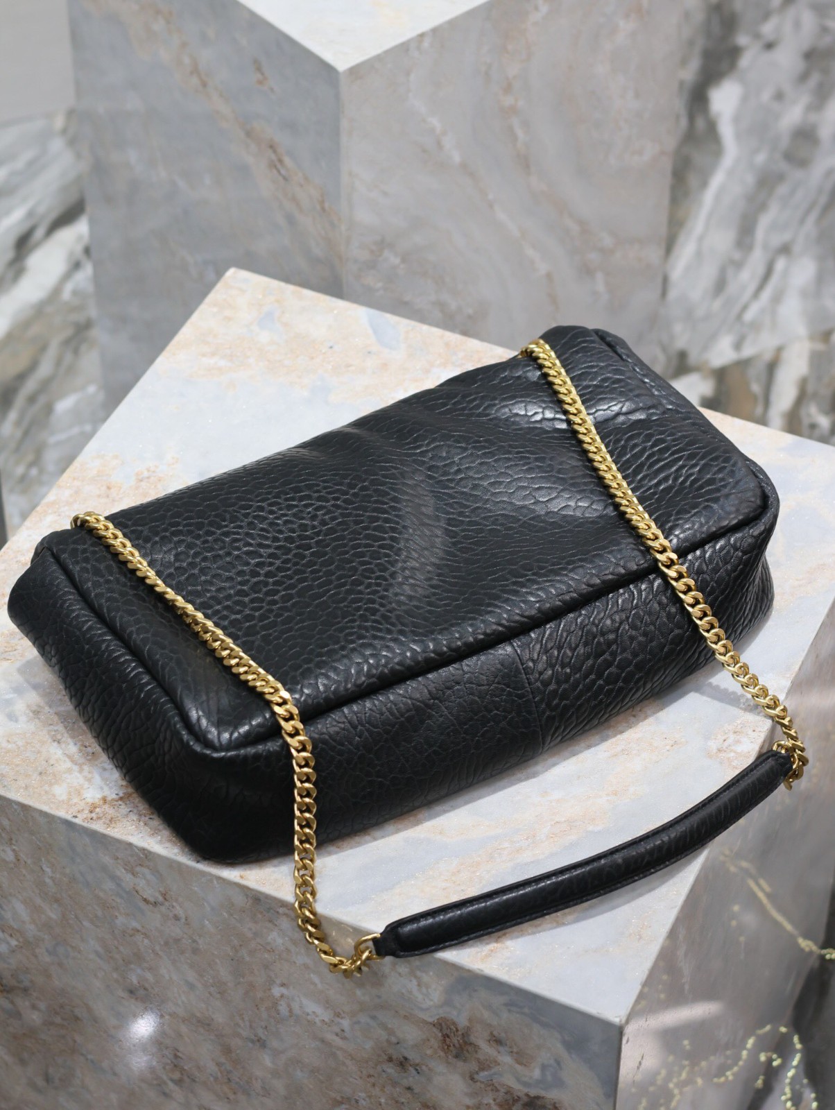 005 YSL 777399