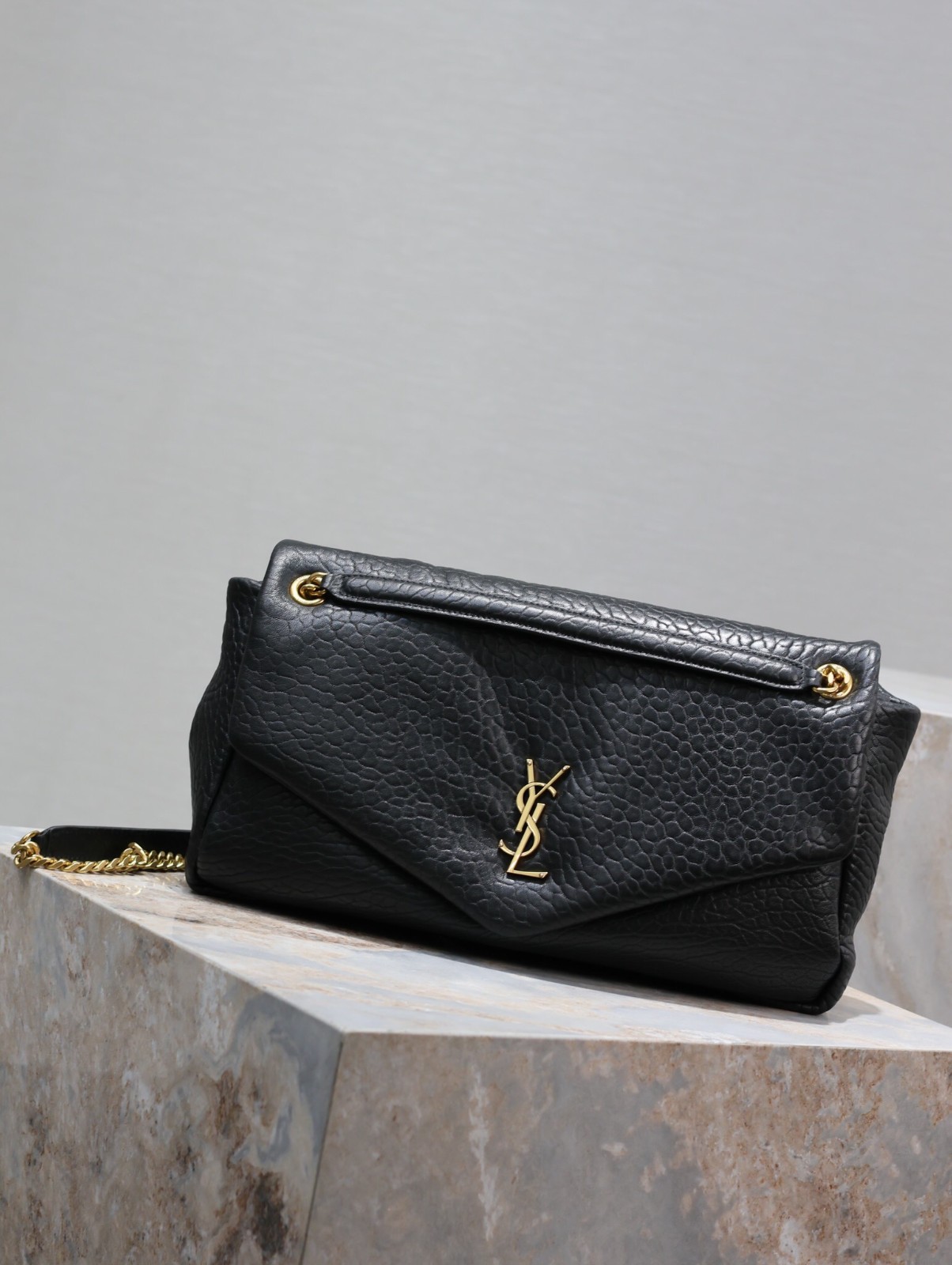 005 YSL 777399