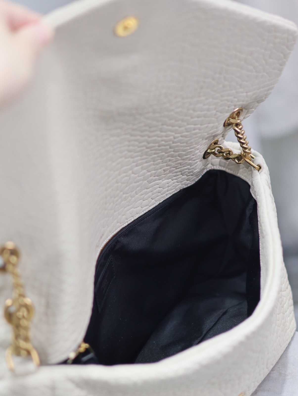 004 YSL 777399