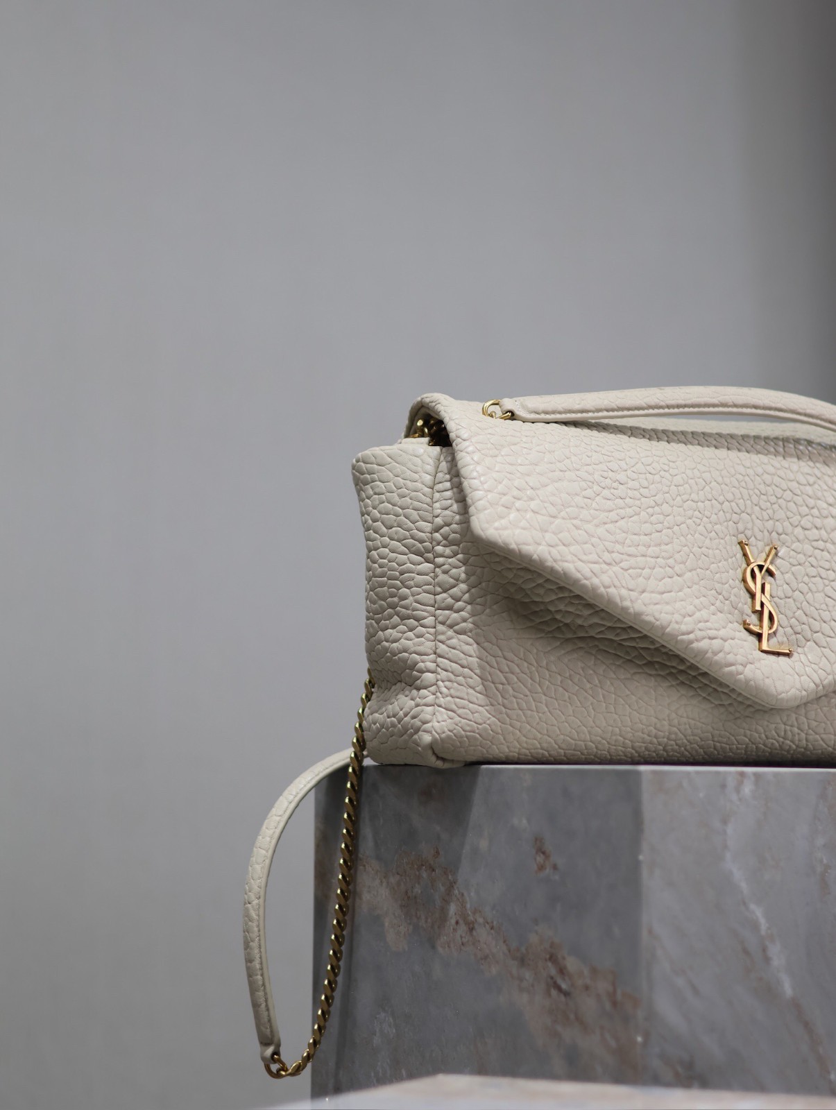 004 YSL 777399