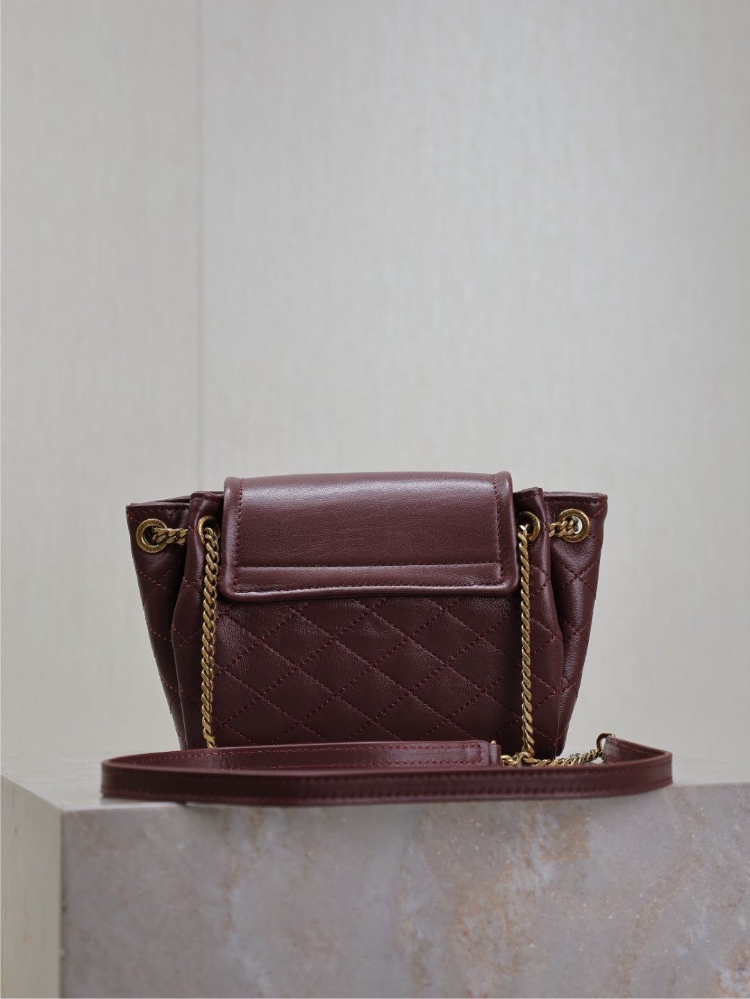 002 YSL  672738