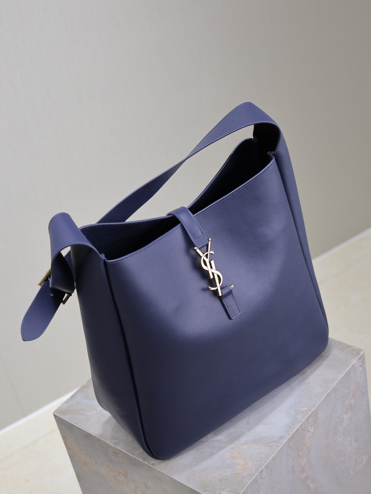 116 YSL 753837