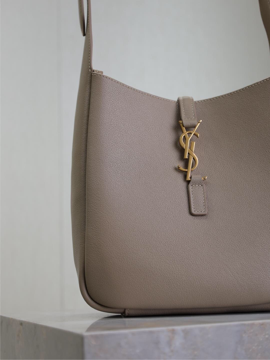 114 YSL 713938卡其