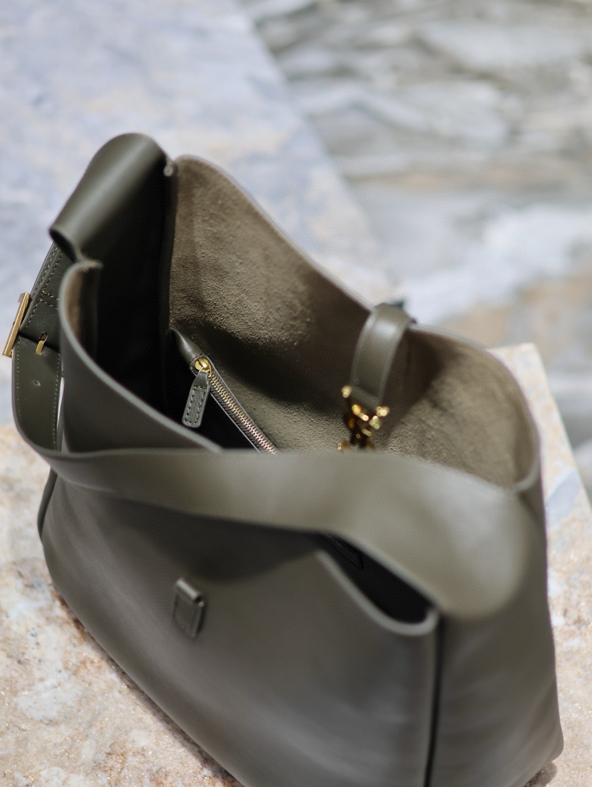 113 YSL 753837