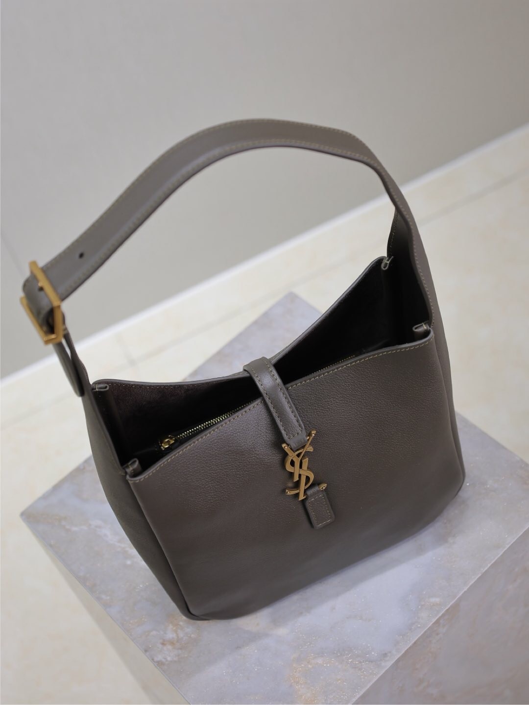 112 YSL 713938