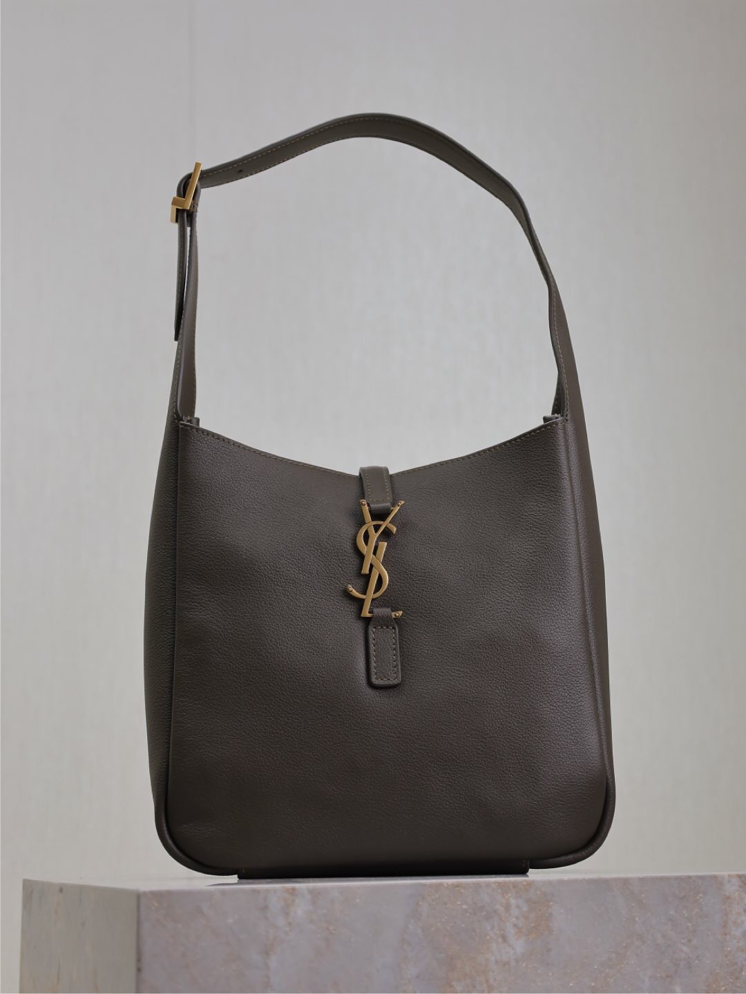 112 YSL 713938