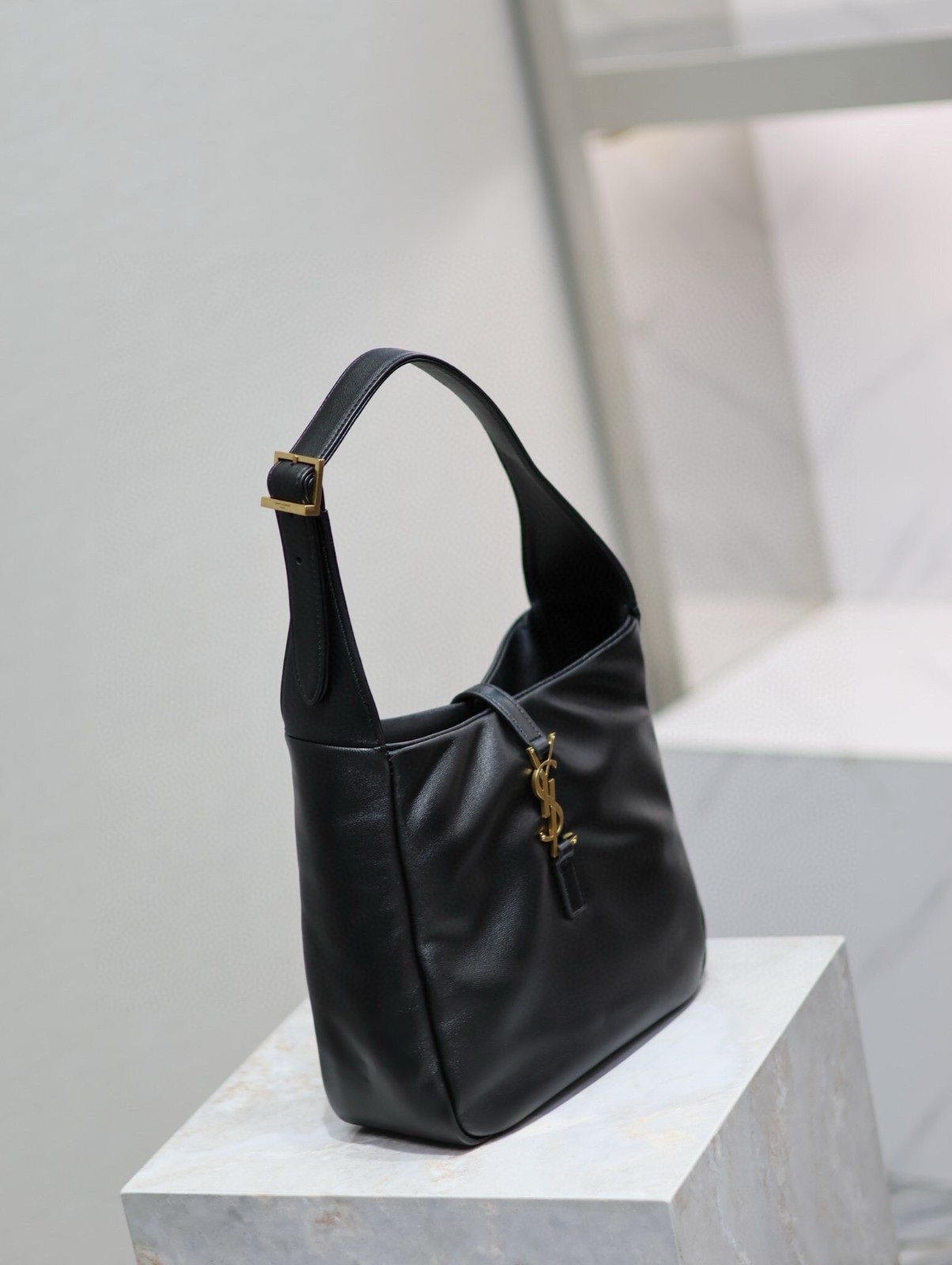 110 YSL 713938羊皮