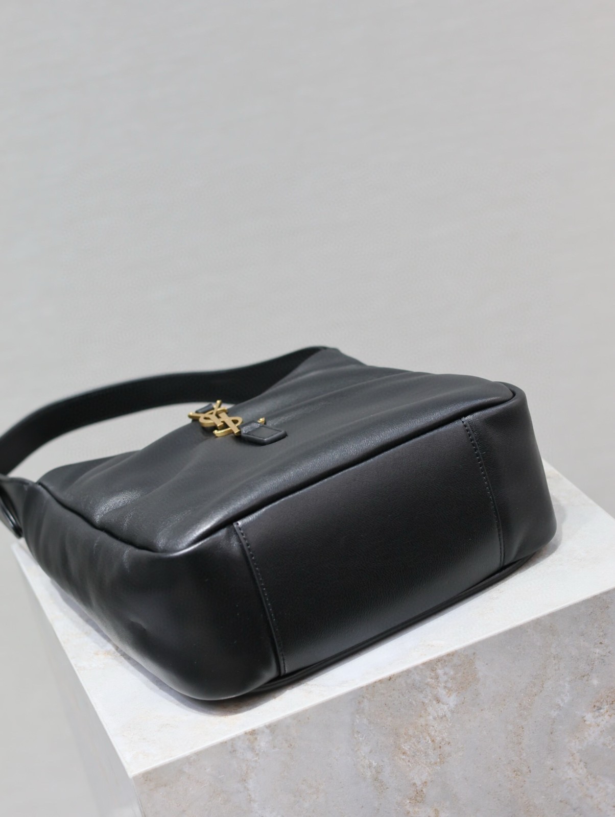 110 YSL 713938羊皮