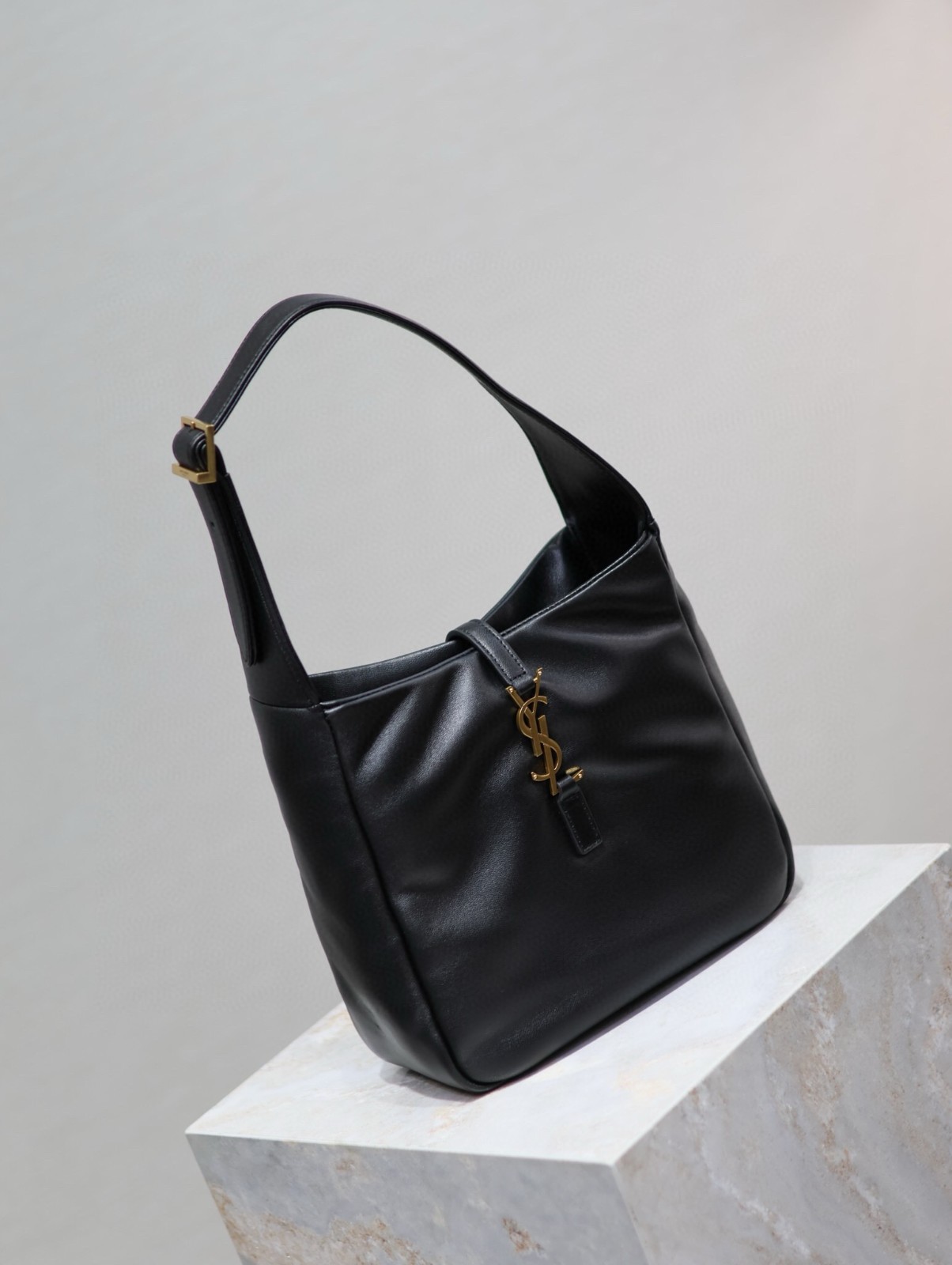 110 YSL 713938羊皮