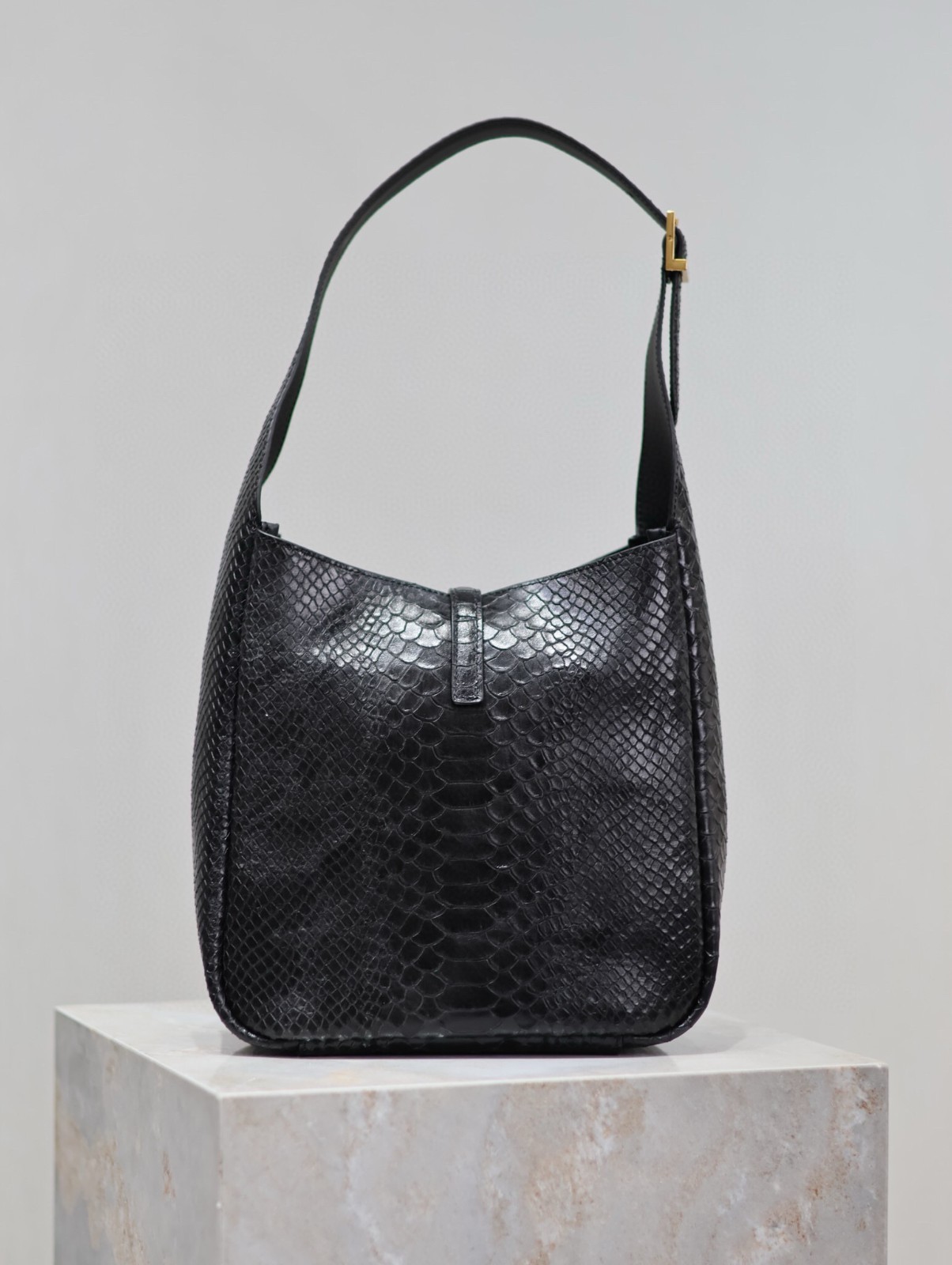 109 YSL 713938蛇纹