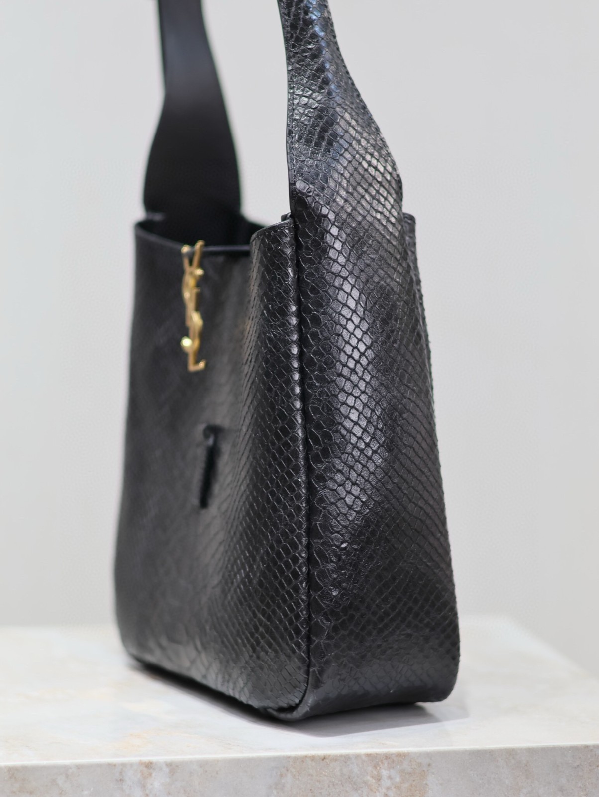 109 YSL 713938蛇纹