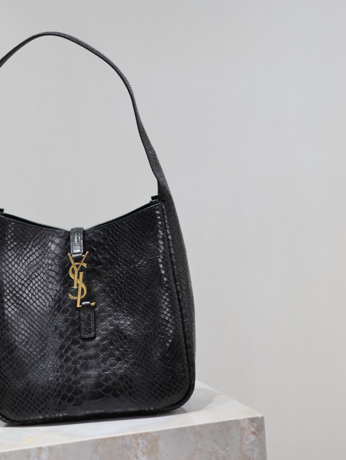 109 YSL 713938蛇纹