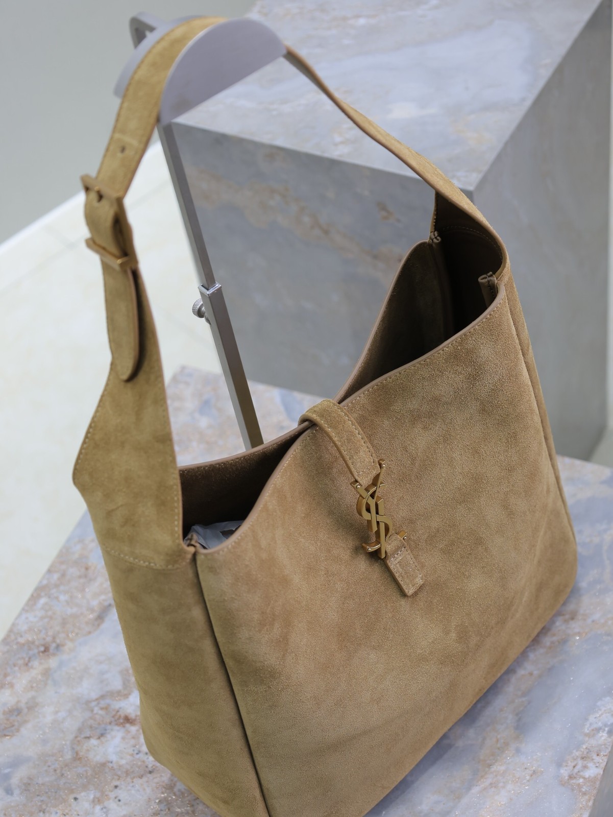 107 YSL 753837