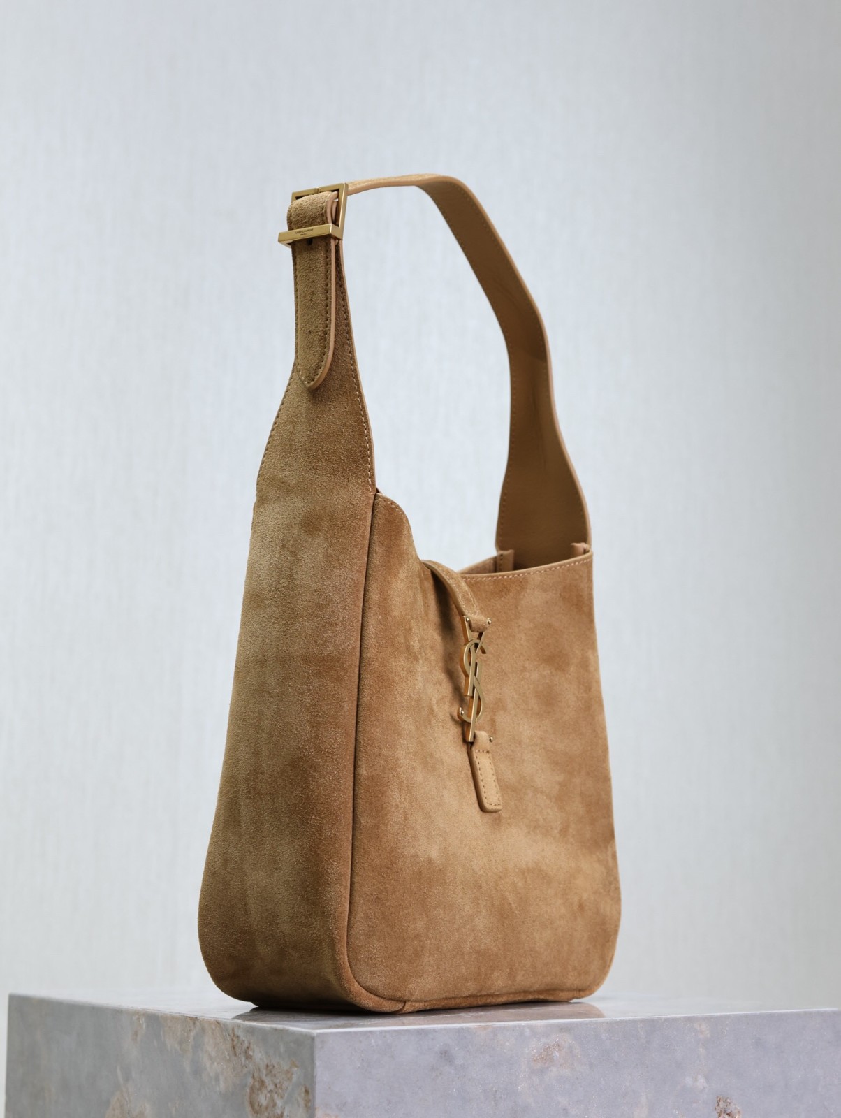 106 YSL 713938