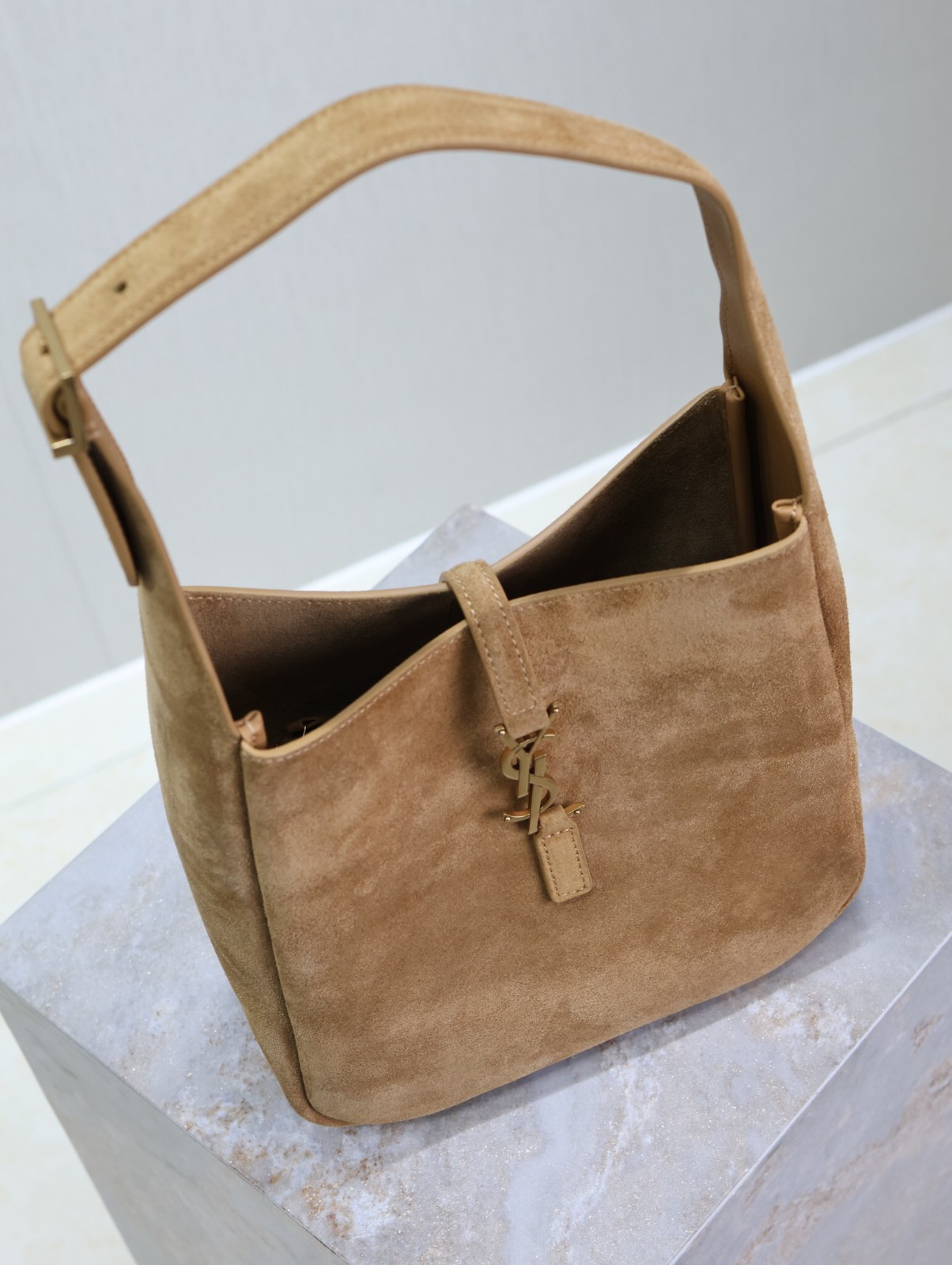 106 YSL 713938