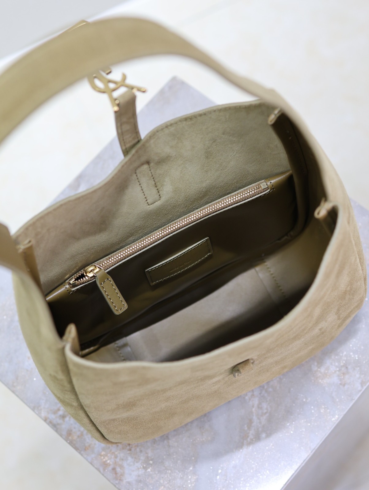 104 YSL 713938