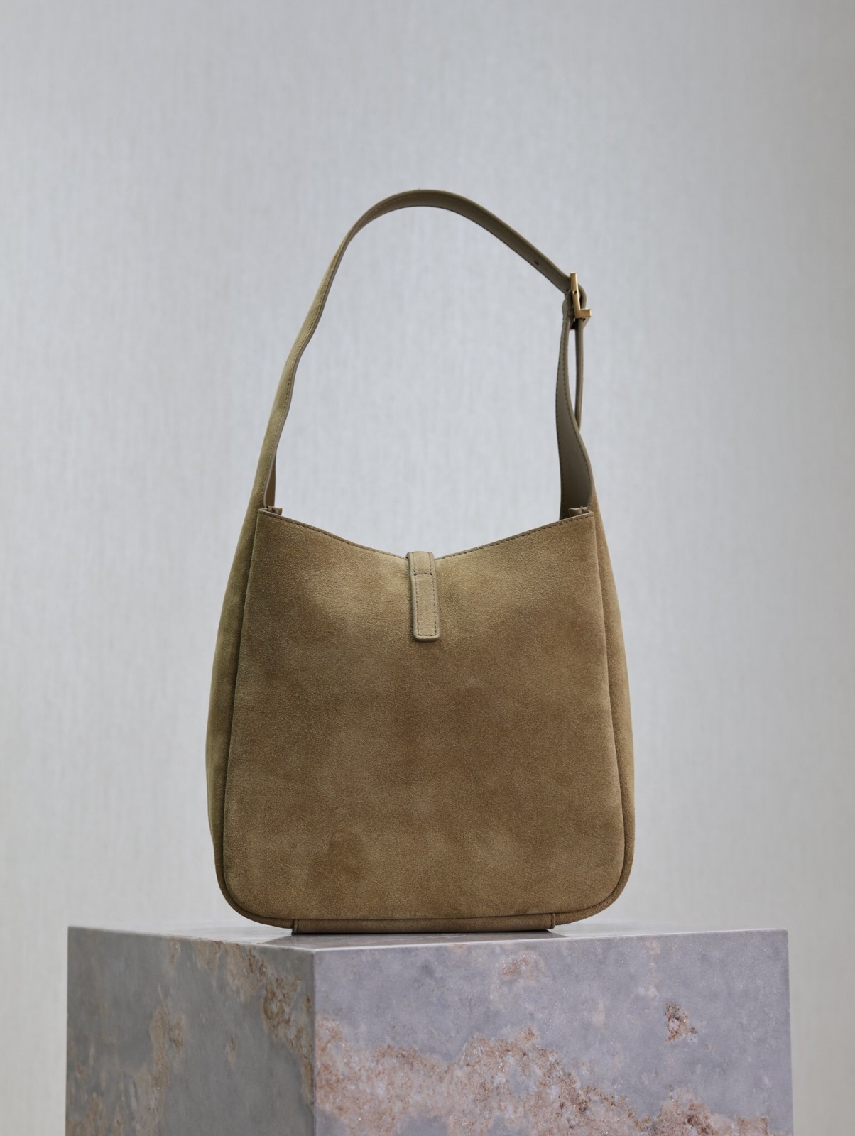 104 YSL 713938