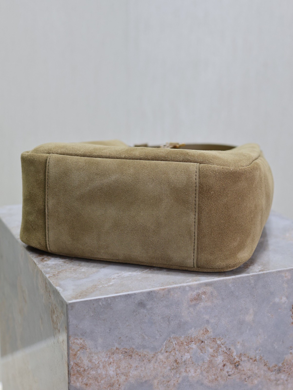 104 YSL 713938